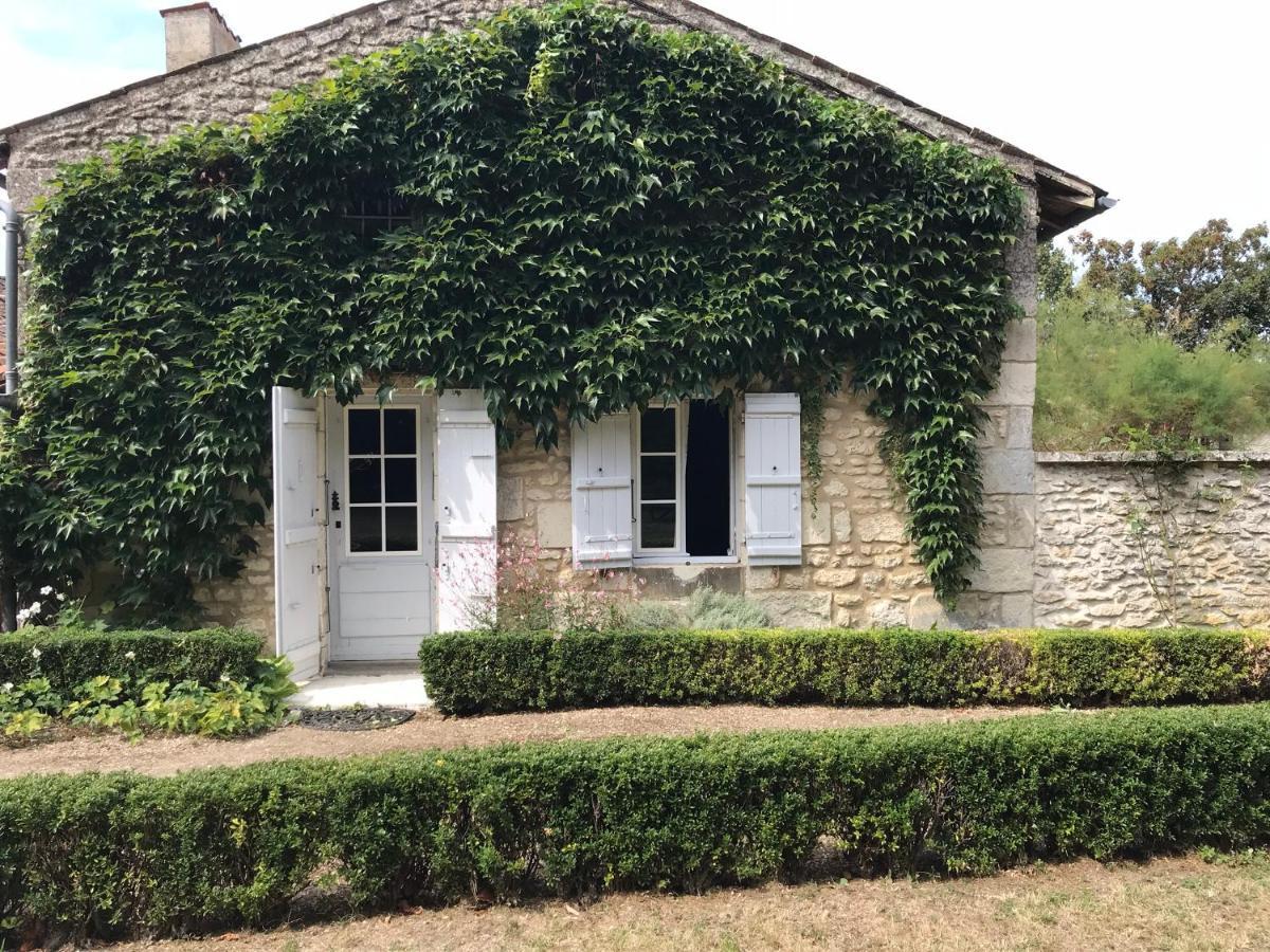 Bed and Breakfast La Laiterie Du Logis Chaniers Exterior foto